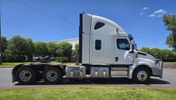 2021 Freightliner Cascadia WHITE