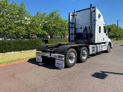 2021 Freightliner Cascadia WHITE