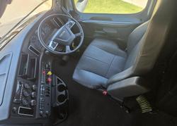 2021 Freightliner Cascadia WHITE