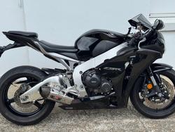 Honda CBR1000RR (fireblade)