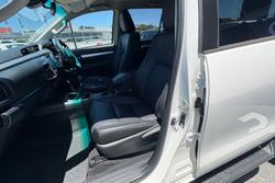 2021 Toyota Hilux SR5