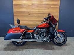 Harley-Davidson FLHXSE CVO Street Glide