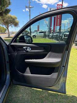 2021 Volvo XC40 T5 R-Design