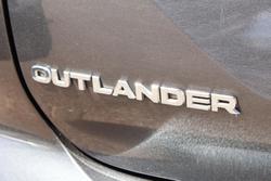 2023 Mitsubishi Outlander ES ZM MY24 Graphite Grey