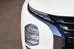 2023 Mitsubishi Outlander ES ZM MY23 White