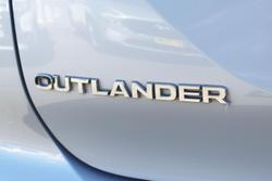 2023 Mitsubishi Outlander ES ZM MY23 White