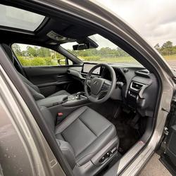 2025 Lexus UX 300h Luxury