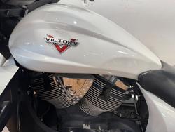 2011 Victory CROSS COUNTRY WHITE