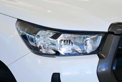 2023 Toyota Hilux SR