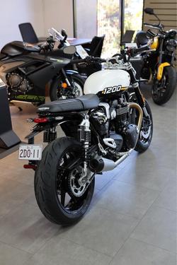 2025 Triumph Speed Twin 1200 Speed Twin Black