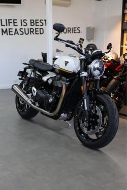 2025 Triumph Speed Twin 1200 Speed Twin Black
