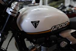 2025 Triumph Speed Twin 1200 Speed Twin Black