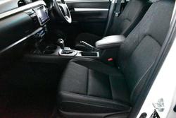 2020 Toyota Hilux SR5