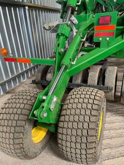 2022 John Deere H561 Air Hoe Drill