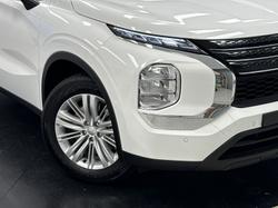 2023 Mitsubishi Outlander ES