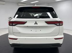 2023 Mitsubishi Outlander ES