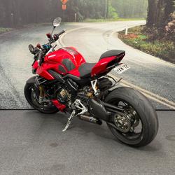 2021 DUCATI STREETFIGHTER V4 S Red