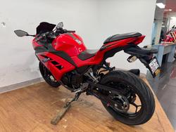 2016 Kawasaki NINJA 300 RED