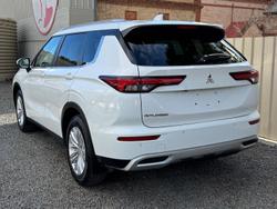 2022 Mitsubishi Outlander LS