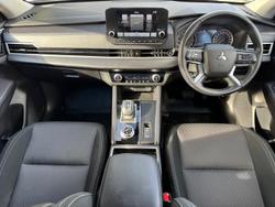 2022 Mitsubishi Outlander LS