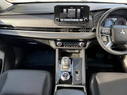 2022 Mitsubishi Outlander LS