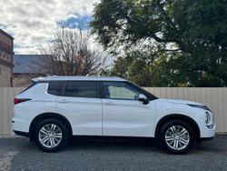 2022 Mitsubishi Outlander LS