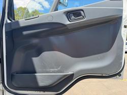 2013 Fuso Fighter 2427 WHITE