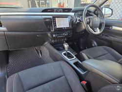 2020 Toyota Hilux SR5