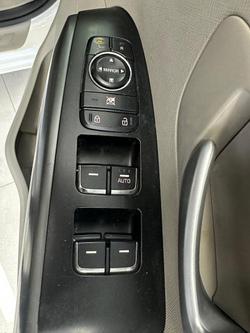 2018 Kia Carnival S YP MY19 Clear White