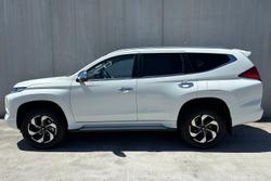 2024 Mitsubishi Pajero Sport GLS