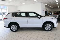 2024 Mitsubishi Outlander ES