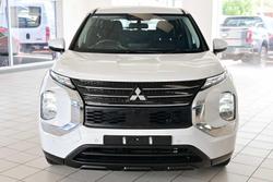 2024 Mitsubishi Outlander ES