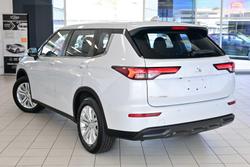 2024 Mitsubishi Outlander ES