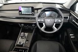 2024 Mitsubishi Outlander ES