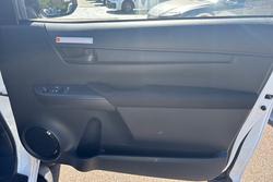 2025 Toyota Hilux SR