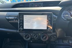 2025 Toyota Hilux SR