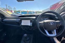 2025 Toyota Hilux SR