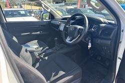 2025 Toyota Hilux SR