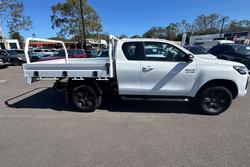 2025 Toyota Hilux SR