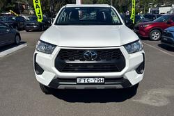 2025 Toyota Hilux SR