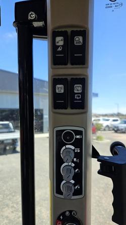 2022 Massey Ferguson 6712 Global Series Red