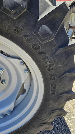 2022 Massey Ferguson 6712 Global Series Red