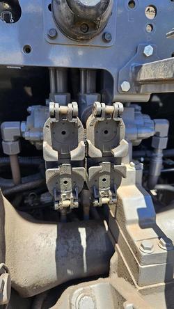 2022 Massey Ferguson 6712 Global Series Red