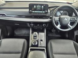2022 Mitsubishi Outlander LS