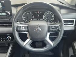 2022 Mitsubishi Outlander LS