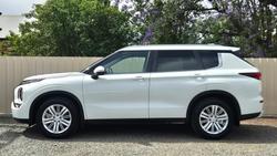 2022 Mitsubishi Outlander LS