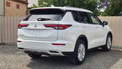 2022 Mitsubishi Outlander LS