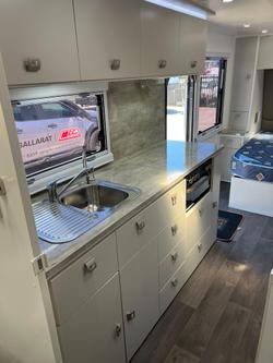 2022 Design RV Forerunner Van 2-1, 19'