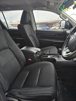 2016 Toyota Hilux SR