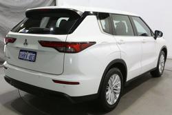2022 Mitsubishi Outlander ES